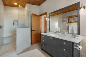 Stunning Ocean-front property, 5 Bedrooms + Den, 3 full Baths, Sleeps 14. - Image 4