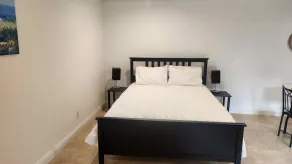 Spacious studio in luxe Brentwood West LA neighborhood - Image 5