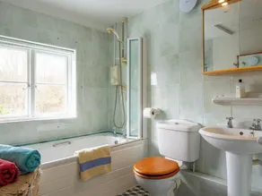 4 bedroom accommodation in Dallington, near Heathfield - Image 3