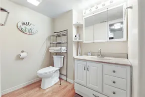 Private/clean guest suite, bath, kitchen & laundry - Image 4