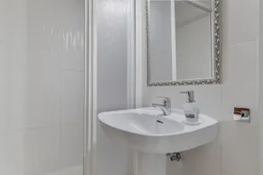 Apartment in City Centre with Balcony & Wi-Fi, Street Parking Available - Image 3