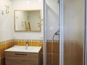 Smuk privat feriebolig for 2 personer med TV og terrasse - Image 2