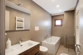 Ferienhaus \"Casa Vacanza il Noce\" mit Innenpool, 4 Balkonen & WLAN - Image 5