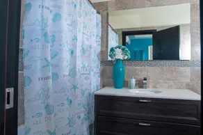 Trendy vacation home-5 mins from Ocho Rios - Image 4