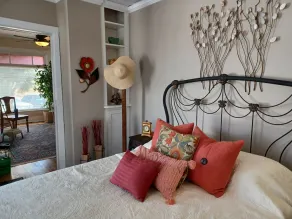 Beautiful Private Suites at Sisley Inn-10 Minutes to Downtown! - Image 5