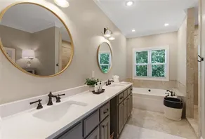 Perfect location, luxury home with breathtaking lake view! - Image 3