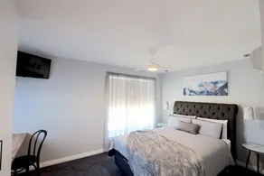 Luxury beachside accommodation in Robe - Image 5