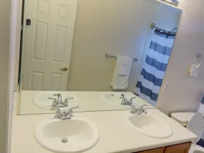 Nice 4Bedroom House  and Beautiful Place - Image 3