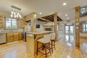 Majestic Lake Murray Retreat - Image 2