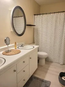 Quiet Condo Close to Hospitals - Image 2