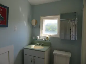 Waterfront Cottage within walking distance to the Beach. A dog-friendly property - Image 4