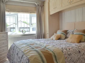 2 bedroom accommodation in Mudeford, near Christchurch - Image 4