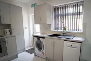 Beckbury House close to the City, 7 mins from QE and Royal Othopedic Hospital, Bham University - Image 2