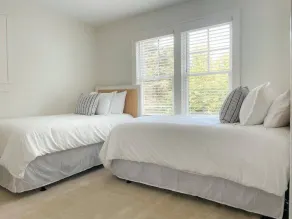 Two 3/1 Apts. in Huge Home One House off Lake w/ Lake Views, Walk to Beaches - Image 4