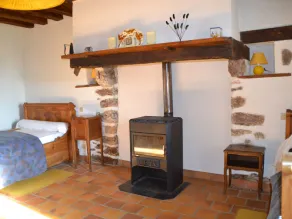 Renovated Farmhouse near 24H Le Mans with Large Yard & Volleyball Court - Image 2