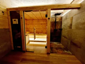 Edelweiss romantic suite with fireplace & Swiss stone pine sauna - Image 4