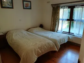 Lovely Sea View 2-Bed Apt in Rineen Sleeps 4 - Image 3