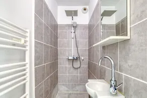 'Petite Maison Aigues Mortes' con vista mare, piscina in comune e Wi-Fi - Image 4