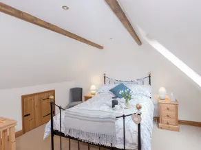 1 bedroom accommodation in East Meon - Image 2