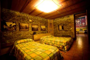 Cottage with pool near Barcelona - Image 3