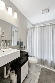 Enhet 2 - 3 sovrum / 2 badrum Vackert renoverad modern lägenhet. - Image 2