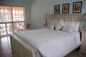 Prix réduit à l'automne - Incroyable 1 chambre, demi-pâté de maisons de la plage - Image 4