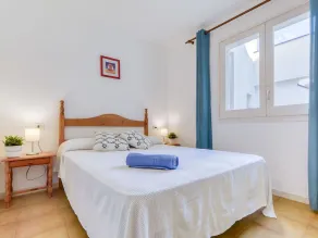 Beautiful apartment for 4 guests with A/C, WIFI, TV and terrace - Image 4