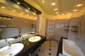 Luxury country house with fireplace, 4 baths and Sauna - Image 4