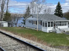 Private Lakefront Cabin - Image 2