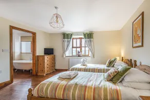 Spacious and Characterful 3 bedroom Detached Barn Conversion close to coast. - Image 2