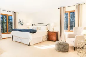 Perfect Summer get away! Charming 4 bedroom lake front home. - Image 4
