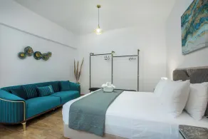 Bliss Luxury Suites - Wind - Image 5