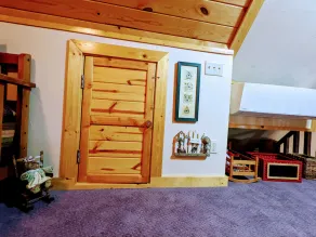 Cozy lakefront Log Home. Hot tub, kayak, yard toys, game room. Pontoon for rent. - Image 4