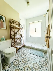 Designer Single Story 4 bed 3 bath home in mid-century style with big backyard and garage - Image 3