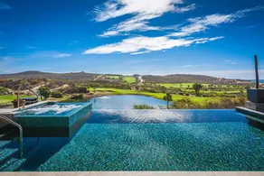 Contemporary 5BR Villa Sleeps up to 16! - Image 4