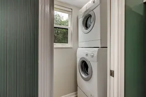 Pet Friendly | Beautifully Furnished 2nd Floor SailmakerTownhome | 2.5 Minute Walk to the Beach - Image 2
