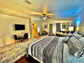 5BR/3.5BA w/2 Master Suites/Pool - Image 3