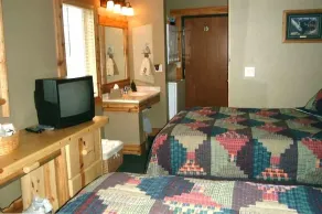 Yellowstone Riverfront Cabin, Sleeps 9, $171-$325/nt, 300 yards to Yellowstone - Image 4