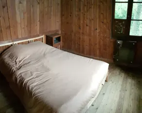 Chalet in the heart of a park - Image 2