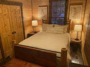 'CREEK-N-AWESOME'  Luxury Creek Cabin /Trout Fishing/Hot Tub/PET FRIENDLY - Image 4