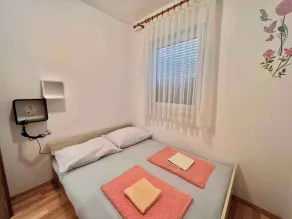 Holiday apartment with terrace and air conditioning - Image 4