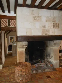 SCHÖNES NORMANISCHES HAUS VON 12 ZIMMERN IN EINEM FALL VON GRÜN - Image 3