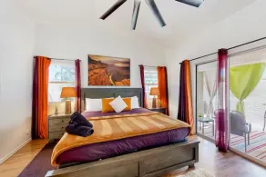 Family and Senior-Friendly VERY Private Home. FREE Heated Pool & Hot Tub! - Image 2