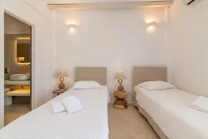 Vincenzo Family Rooms - Image 3