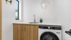 Central Location Stylish 3 Bed with Pool - Sunshine Central - Image 2
