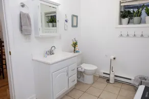 \"Keep Life Simple\" -Blue Door- Basement Apartment - Image 3