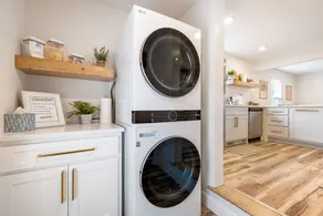 Dog-friendly home with a firepit, yard, washer/dryer, central AC & game room - Image 2