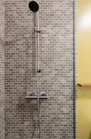 MODERN GUESTHOUSE IN PRIVATE SETTING - Image 2