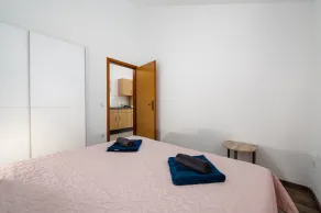 Two storey apartment for four guests near the sea - More - Image 3