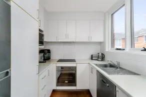 Mosman - PUNCH- Punch Street - Sunny Top-Floor 2BR with Balcony, Leafy Views Garage Near Balmoral Beach - Image 5